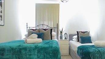 Tudors eSuites Apartment with 4 Beds