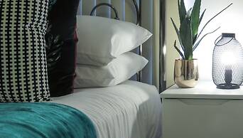 Tudors eSuites Apartment with 4 Beds