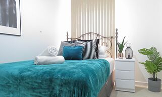 Tudors eSuites Apartment with 4 Beds