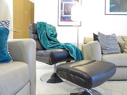 Tudors eSuites Apartment with 4 Beds