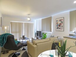 Tudors eSuites Apartment with 4 Beds