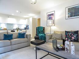 Tudors eSuites Apartment with 4 Beds