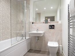 Tudors eSuites Apartment with 4 Beds