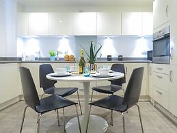 Tudors eSuites Apartment with 4 Beds