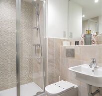 Tudors eSuites Apartment with 4 Beds