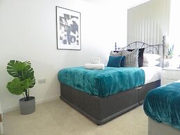 Tudors eSuites Apartment with 4 Beds