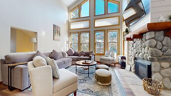 Snowcreek V 890 Pet-Friendly, Private Washer Dryer, Mountain Views by 