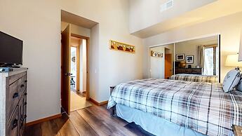 Snowcreek V 890 Pet-Friendly, Private Washer Dryer, Mountain Views by 