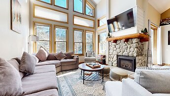 Snowcreek V 890 Pet-Friendly, Private Washer Dryer, Mountain Views by 