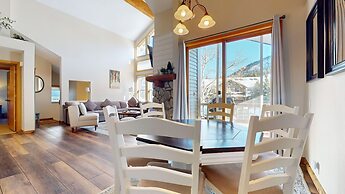 Snowcreek V 890 Pet-Friendly, Private Washer Dryer, Mountain Views by 