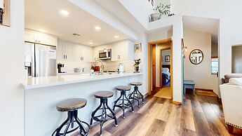 Snowcreek V 890 Pet-Friendly, Private Washer Dryer, Mountain Views by 