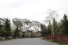 Snowcreek V 890 Pet-Friendly, Private Washer Dryer, Mountain Views by 