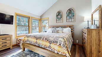 Snowcreek V 890 Pet-Friendly, Private Washer Dryer, Mountain Views by 