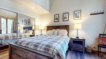 Snowcreek V 890 Pet-Friendly, Private Washer Dryer, Mountain Views by 