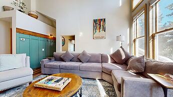 Snowcreek V 890 Pet-Friendly, Private Washer Dryer, Mountain Views by 