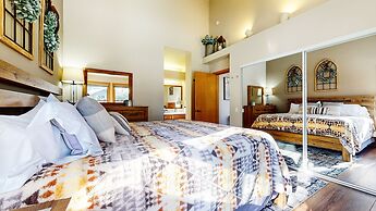 Snowcreek V 890 Pet-Friendly, Private Washer Dryer, Mountain Views by 