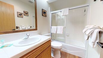 Snowcreek V 890 Pet-Friendly, Private Washer Dryer, Mountain Views by 