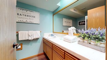 Snowcreek V 890 Pet-Friendly, Private Washer Dryer, Mountain Views by 