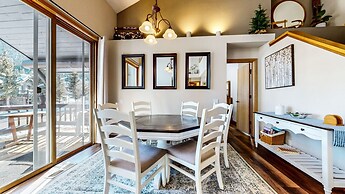 Snowcreek V 890 Pet-Friendly, Private Washer Dryer, Mountain Views by 