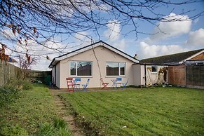 Bungalow 2 min Walk to Beach and sea Sleeps 6