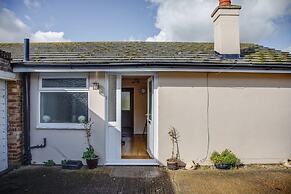 Bungalow 2 min Walk to Beach and sea Sleeps 6