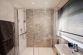 Bungalow 2 min Walk to Beach and sea Sleeps 6