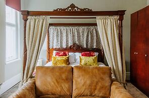 The Suite, 82 Cathedral, Private Parking