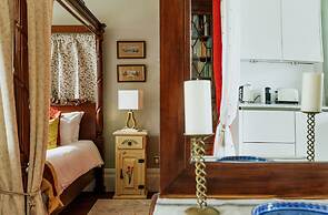 The Suite, 82 Cathedral, Private Parking