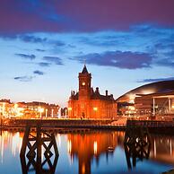 The Suite, 82 Cathedral, Private Parking