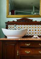 The Suite, 82 Cathedral, Private Parking