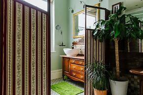 The Suite, 82 Cathedral, Private Parking