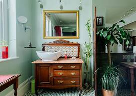 The Suite, 82 Cathedral, Private Parking