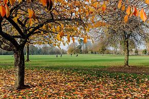 The Suite, 82 Cathedral, Private Parking