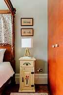 The Suite, 82 Cathedral, Private Parking