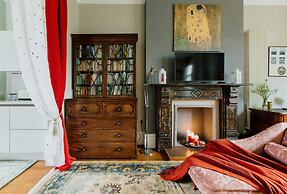 The Suite, 82 Cathedral, Private Parking