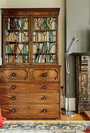 The Suite, 82 Cathedral, Private Parking