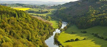 The Suite, 82 Cathedral, Private Parking