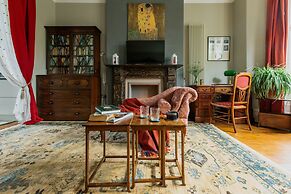 The Suite, 82 Cathedral, Private Parking