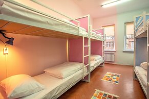 P2B hostel & bar