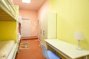 P2B hostel & bar