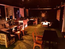 P2B hostel & bar