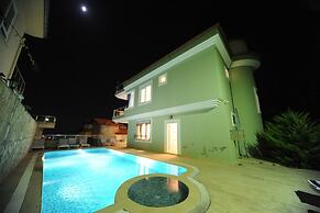 Villa with Majestic Views 1032