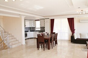 Villa in Alanya With Breathtaking Views 1022