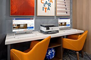 Holiday Inn Express & Suites Valencia - Santa Clarita by IHG