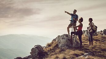 Holiday Inn Express & Suites Valencia - Santa Clarita by IHG