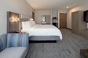 Holiday Inn Express & Suites Valencia - Santa Clarita by IHG