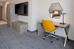 Holiday Inn Express & Suites Valencia - Santa Clarita by IHG