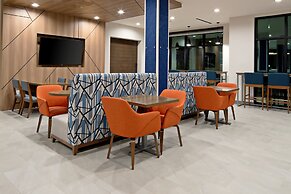 Holiday Inn Express & Suites Valencia - Santa Clarita by IHG