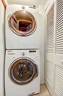 Redecorated Foreshore Condo with Spacious Balcony by RedAwning