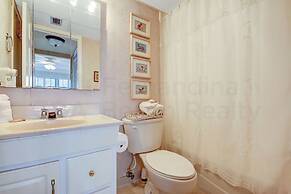 Redecorated Foreshore Condo with Spacious Balcony by RedAwning